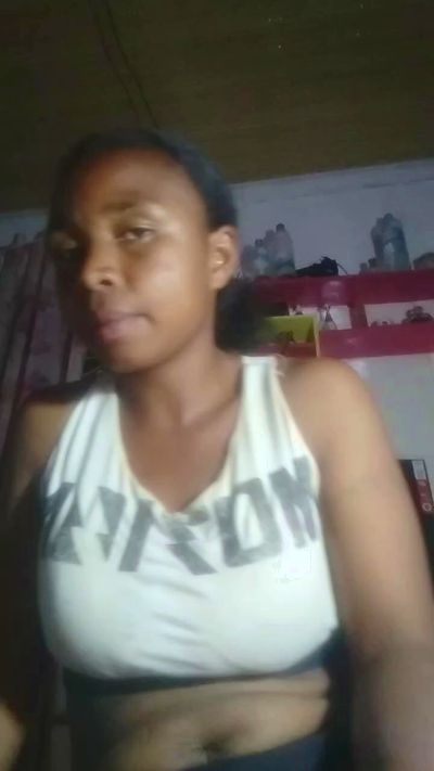 Larissa77 live cam on Cam4