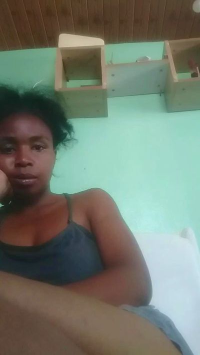 Larissa77 live cam on Cam4