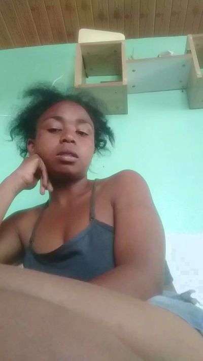 Larissa77 live cam on Cam4