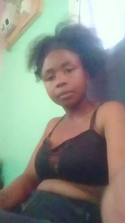 Larissa77 live cam on Cam4