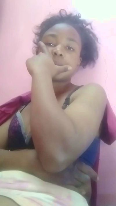 Larissa77 live cam on Cam4