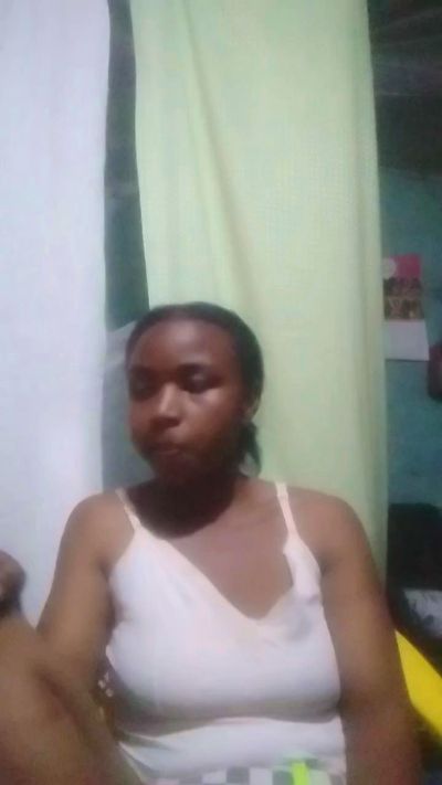 Larissa77 live cam on Cam4