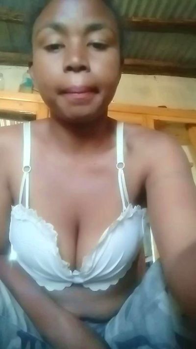 Larissa77 live cam on Cam4