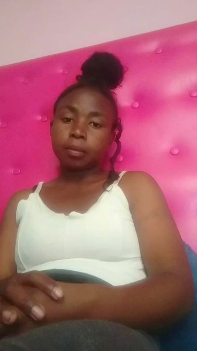 Larissa77 live cam on Cam4