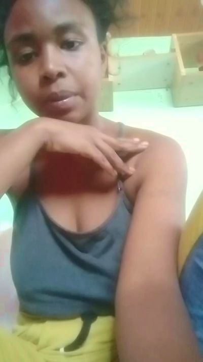 Larissa77 live cam on Cam4