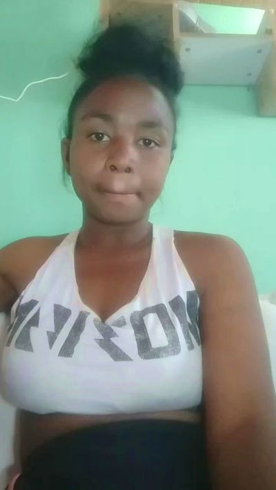 Larissa77 live cam on Cam4