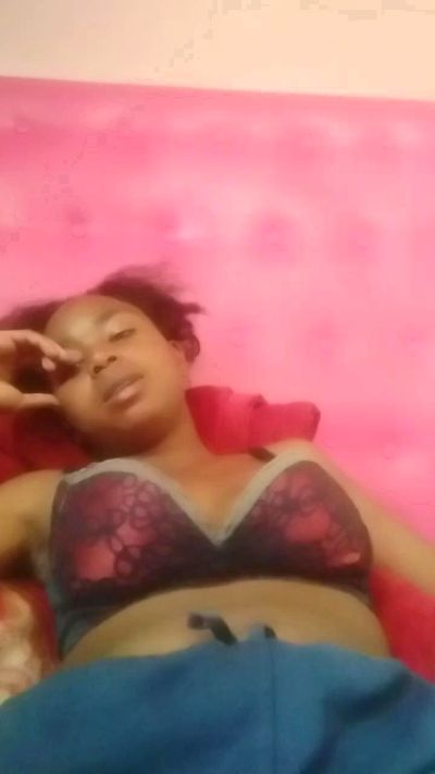 Larissa77 live cam on Cam4