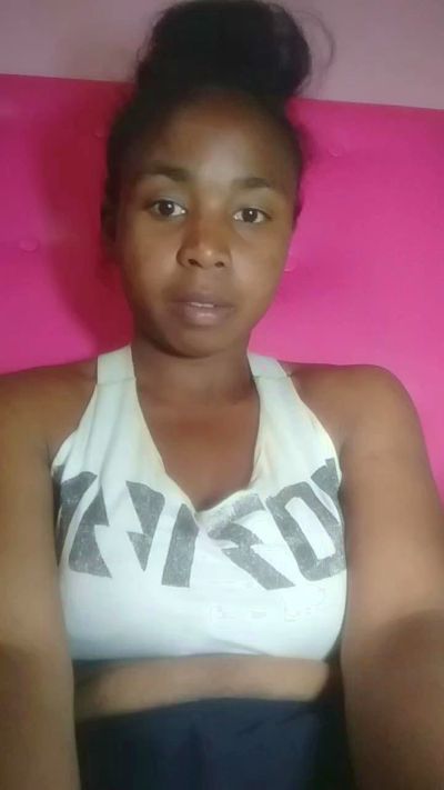 Larissa77 live cam on Cam4