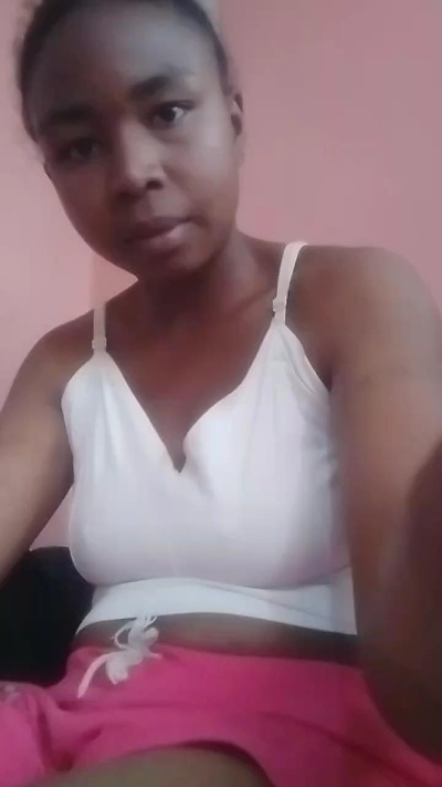 Larissa77 live cam on Cam4