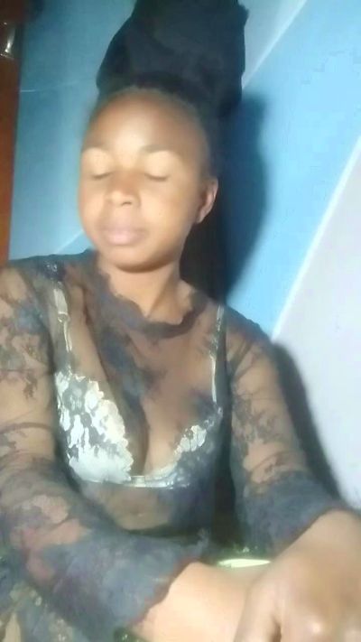 Larissa77 live cam on Cam4