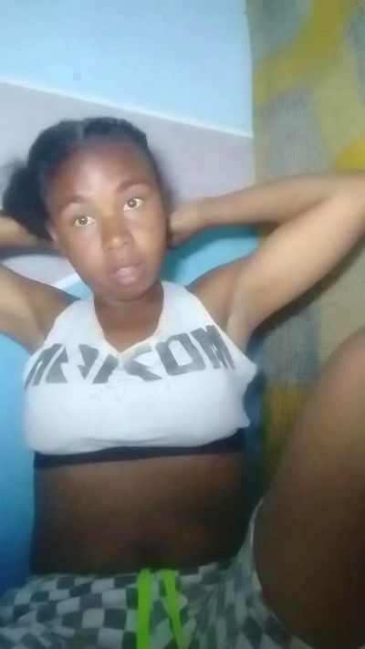Larissa77 live cam on Cam4