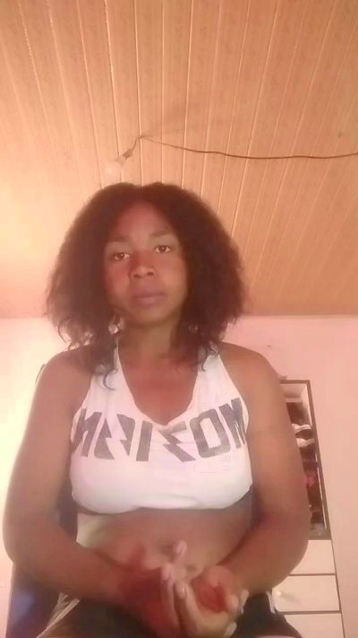 Larissa77 live cam on Cam4