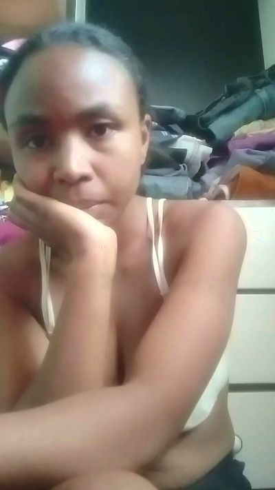 Larissa77 live cam on Cam4