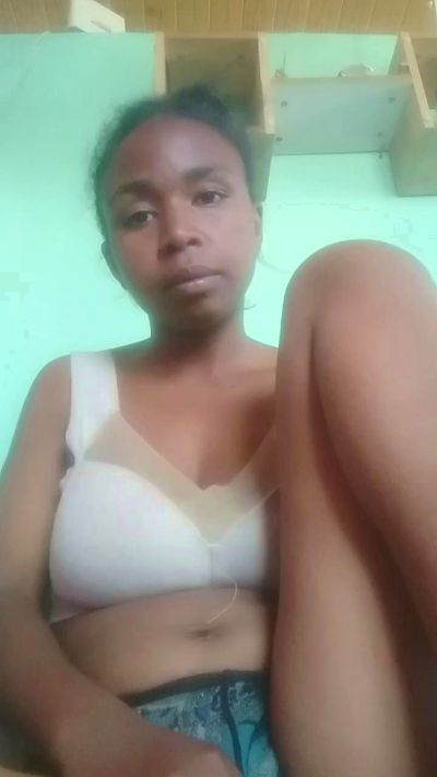 Larissa77 live cam on Cam4