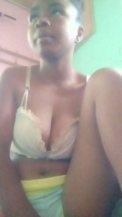 Larissa77 live cam on Cam4