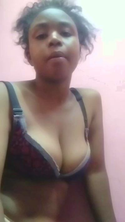 Larissa77 live cam on Cam4
