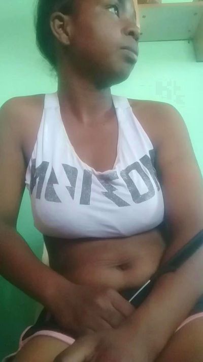 Larissa77 live cam on Cam4