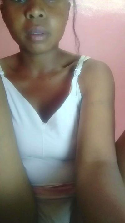 Larissa77 live cam on Cam4