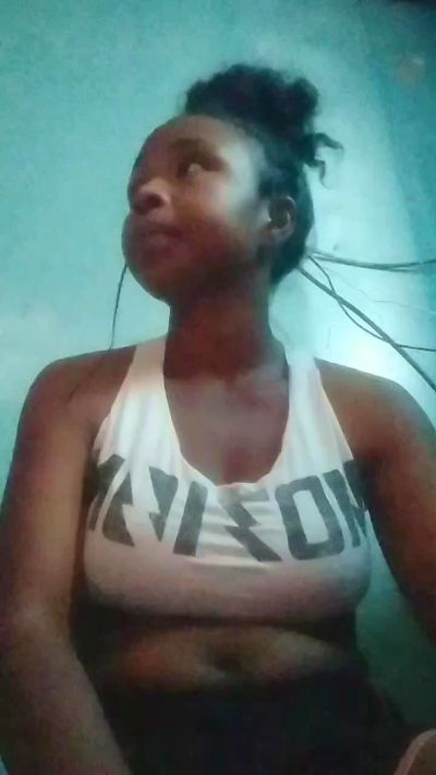 Larissa77 live cam on Cam4