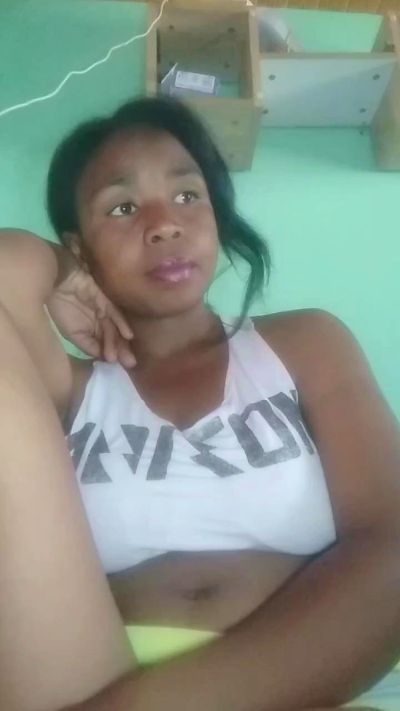 Larissa77 live cam on Cam4