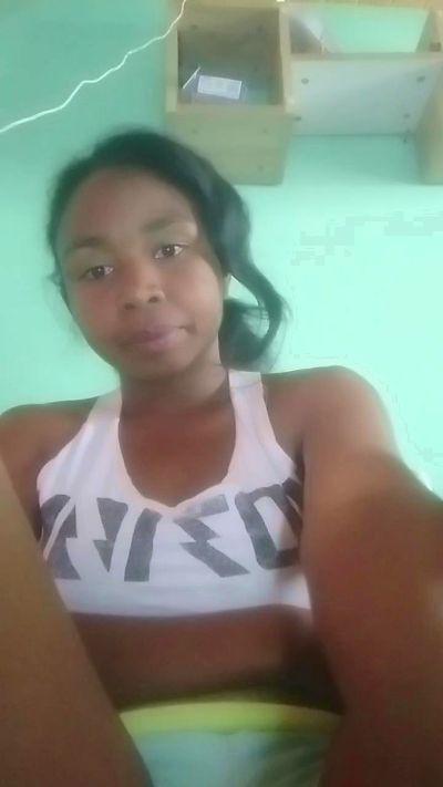Larissa77 live cam on Cam4