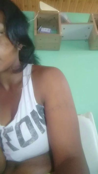 Larissa77 live cam on Cam4
