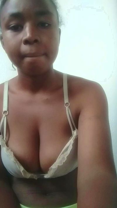 Larissa77 live cam on Cam4
