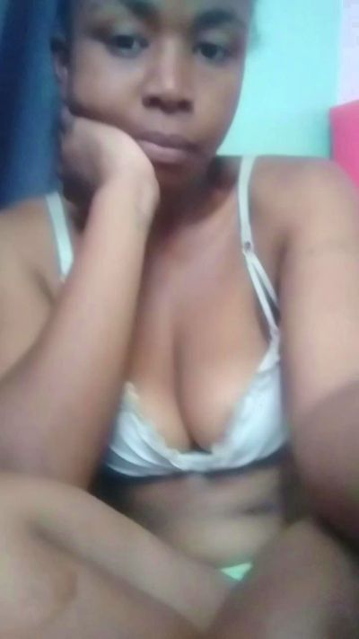 Larissa77 live cam on Cam4