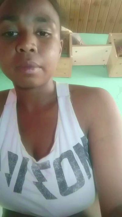 Larissa77 live cam on Cam4