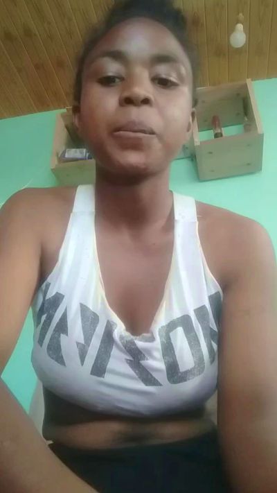Larissa77 live cam on Cam4