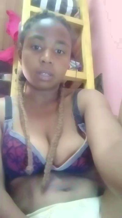 Larissa77 live cam on Cam4