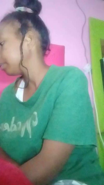 Larissa77 live cam on Cam4