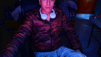 Larry_Art_A live cam on Cam4