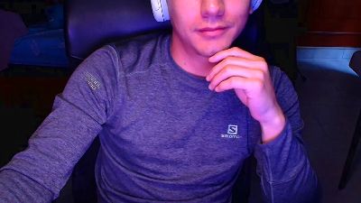 Larry_Art_A live cam on Cam4