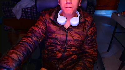 Larry_Art_A live cam on Cam4