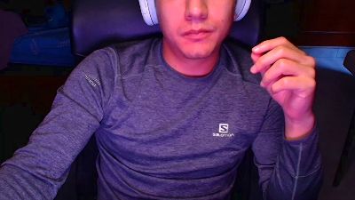 Larry_Art_A live cam on Cam4