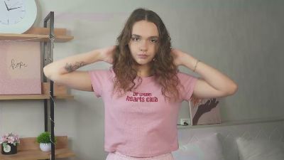 LatashaNewball live cam on Cam4