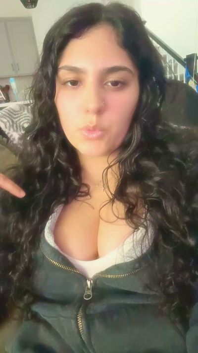 LatinaMami420 live cam on Cam4