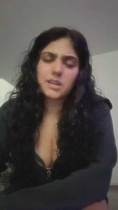 LatinaMami420 live cam on Cam4