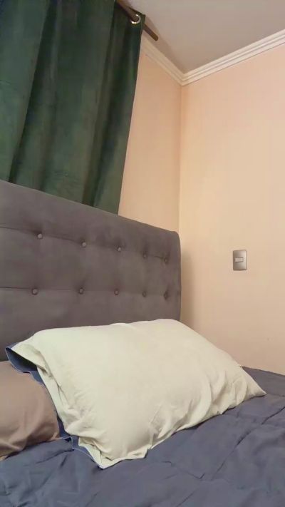 Latinaakita4 live cam on Cam4