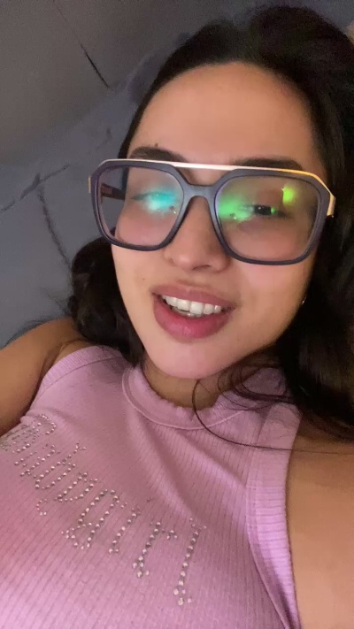 Latinaakita4 live cam on Cam4