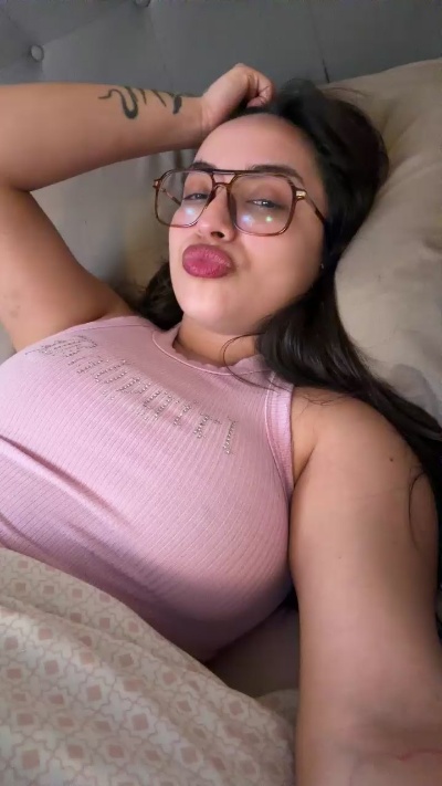 Latinaakita4 live cam on Cam4