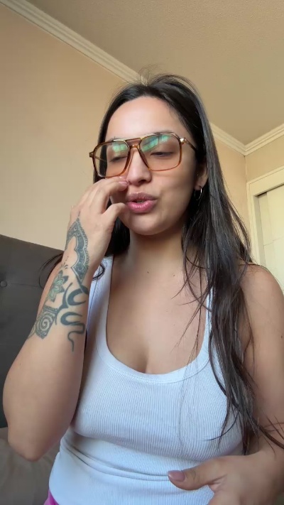 Latinaakita4 live cam on Cam4