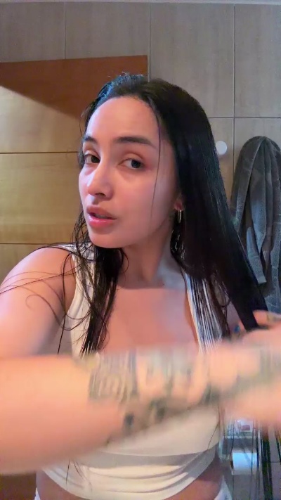 Latinaakita4 live cam on Cam4