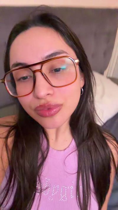 Latinaakita4 live cam on Cam4