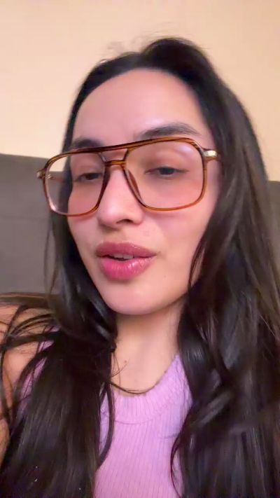 Latinaakita4 live cam on Cam4