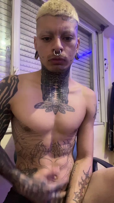 Latinmen2332 live cam on Cam4