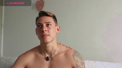 Latino_Milk_99 live cam on Cam4