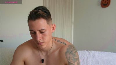 Latino_Milk_99 live cam on Cam4