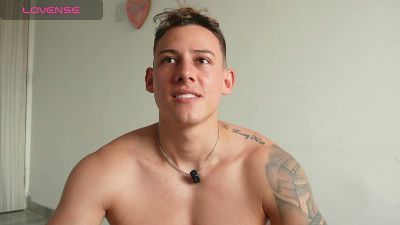 Latino_Milk_99 live cam on Cam4